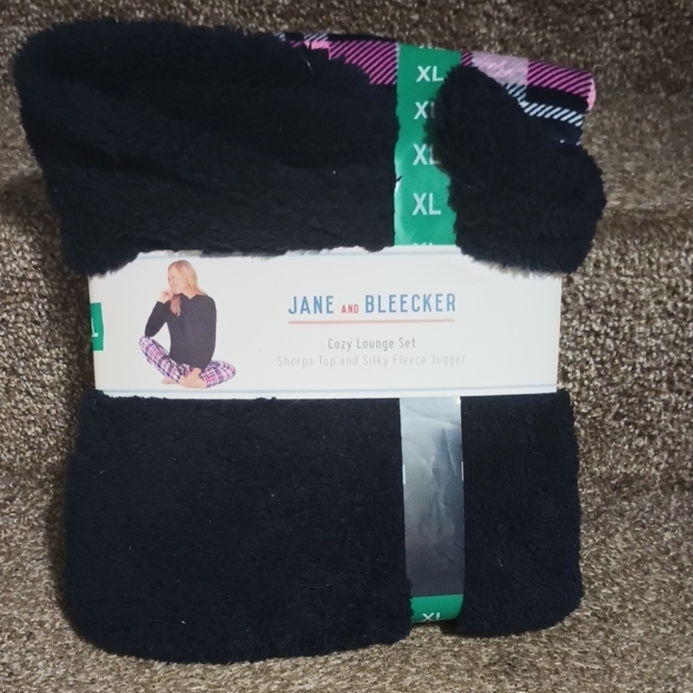 Jane and Bleecker Black Cozy Lounge Set
